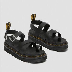 NWOB Dr Martens AVRY HYDRO LEATHER TOE STRAP PLATFORM SANDALS Black, size 41